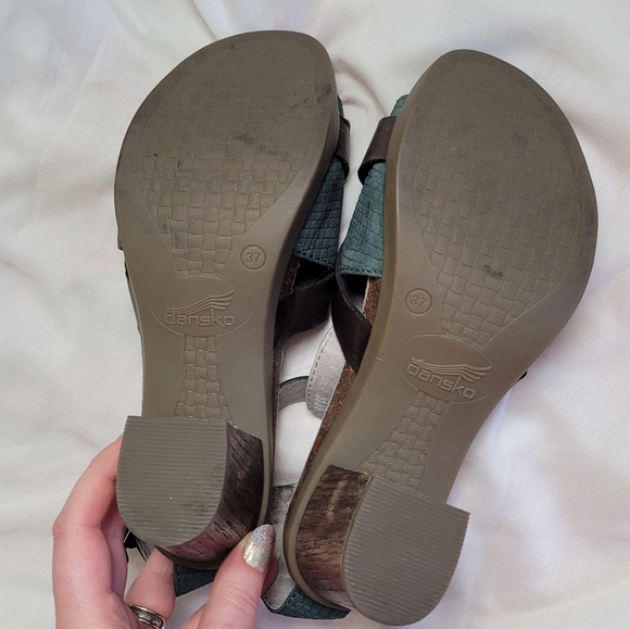 Dansko Dominque heels cross buckle strap sandals - Picture 13 of 16